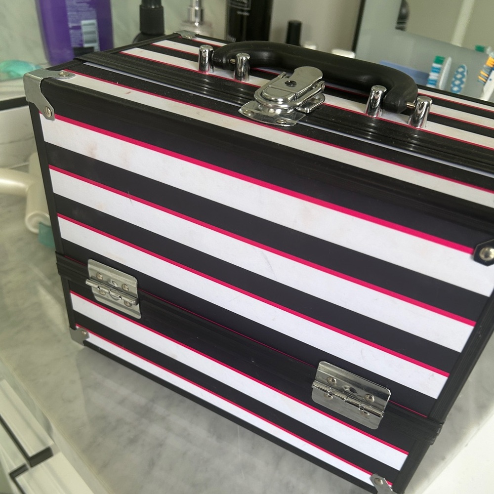 makeup case - Picture 2 of 3